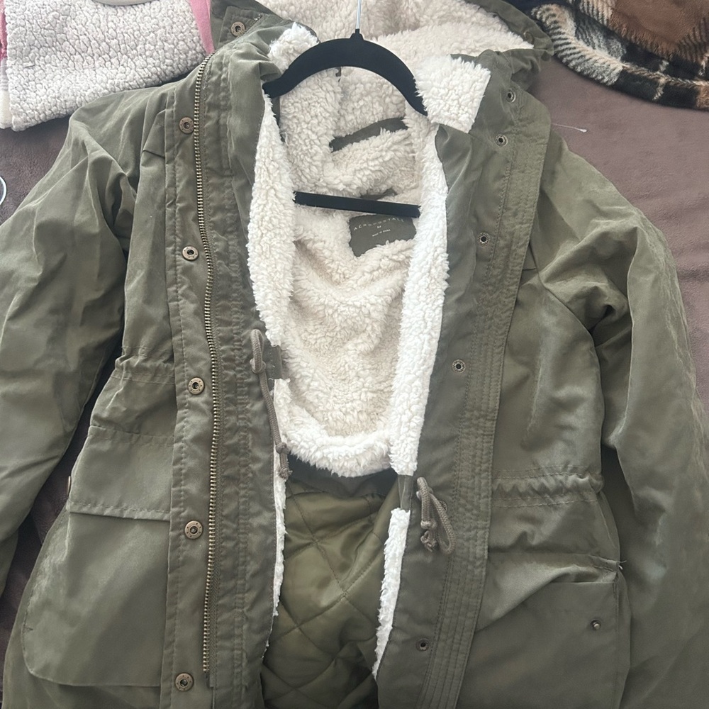 Aeropostale Olive Green Ski Jacket with White Lining